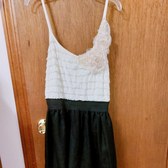 Charlotte Russe Cream Black Floral Pearl Party Dress Size M - Picture 1 of 3